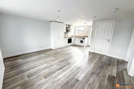 2 bedroom Flat to let in Lincoln Road, Walton, Peterborough, PE4
