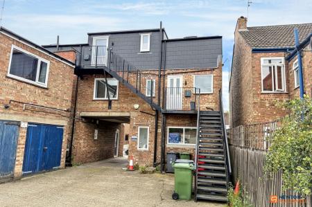 2 bedroom Flat to let in Lincoln Road, Walton, Peterborough, PE4