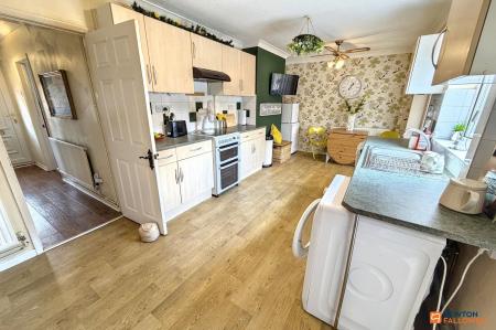 3 bedroom End of terrace house for sale in Spencer Avenue, Stanground, Peterborough, PE2