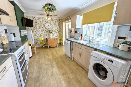 3 bedroom End of terrace house for sale in Spencer Avenue, Stanground, Peterborough, PE2