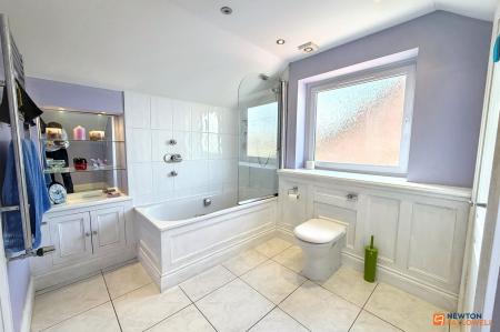 3 bedroom Detached house for sale in Borrowdale Close, Gunthorpe, Peterborough, PE4