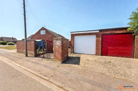 3 bedroom Detached house for sale in Borrowdale Close, Gunthorpe, Peterborough, PE4