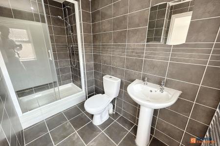 5 bedroom Semi-detached house to let in Lyvelly Gardens, Peterborough, PE1