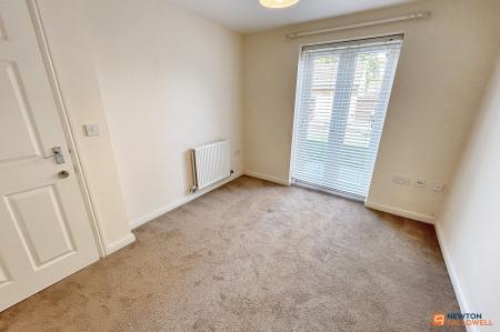 5 bedroom Semi-detached house to let in Lyvelly Gardens, Peterborough, PE1