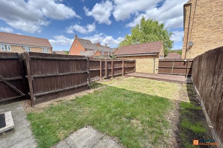 5 bedroom Semi-detached house to let in Lyvelly Gardens, Peterborough, PE1