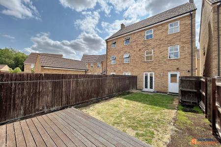 5 bedroom Semi-detached house to let in Lyvelly Gardens, Peterborough, PE1