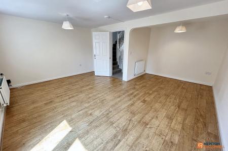 5 bedroom Semi-detached house to let in Lyvelly Gardens, Peterborough, PE1