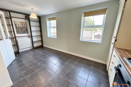 5 bedroom Semi-detached house to let in Lyvelly Gardens, Peterborough, PE1