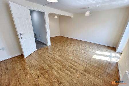5 bedroom Semi-detached house to let in Lyvelly Gardens, Peterborough, PE1