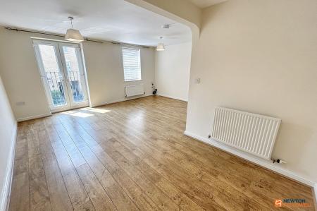 5 bedroom Semi-detached house to let in Lyvelly Gardens, Peterborough, PE1