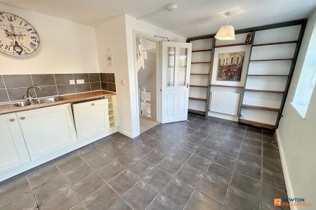 5 bedroom Semi-detached house to let in Lyvelly Gardens, Peterborough, PE1