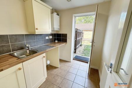 5 bedroom Semi-detached house to let in Lyvelly Gardens, Peterborough, PE1