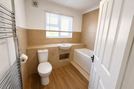 1 bedroom Ground floor flat to let in Paston Ridings, Peterborough, PE4