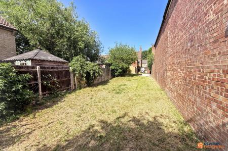 3 bedroom End of terrace house for sale in New Road, Woodston, PE2