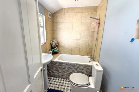 3 bedroom End of terrace house for sale in New Road, Woodston, PE2