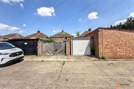 3 bedroom Semi-detached house for sale in Lincoln Road, Walton, Peterborough, PE4