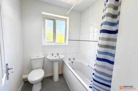 2 bedroom Property for sale in Swale Avenue, Gunthorpe, Peterborough, PE4