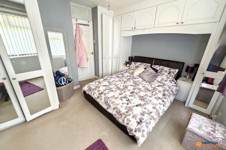 5 bedroom Semi-detached house for sale in Elmore Road, Netherton, Peterborough, PE3