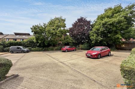 1 bedroom Flat for sale in Stagshaw Drive, Fletton, Peterborough, PE2
