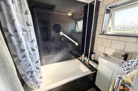 3 bedroom Terraced House for sale in The Whaddons, Huntingdon, PE29