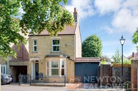 2 bedroom Link detached house for sale in Chapel Lane, Werrington Village, Peterborough, PE4