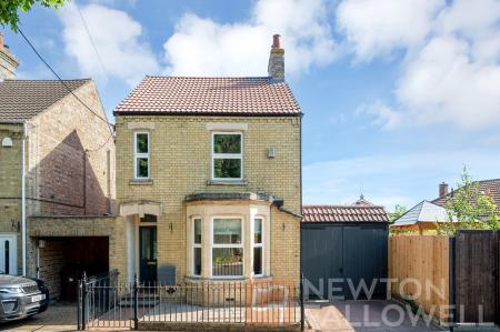 2 bedroom Link detached house for sale in Chapel Lane, Werrington Village, Peterborough, PE4