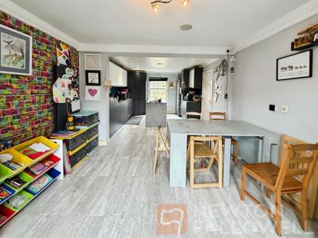 5 bedroom Terraced House for sale in King Henry Chase, Bretton, Peterborough, PE3