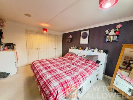 5 bedroom Terraced House for sale in King Henry Chase, Bretton, Peterborough, PE3