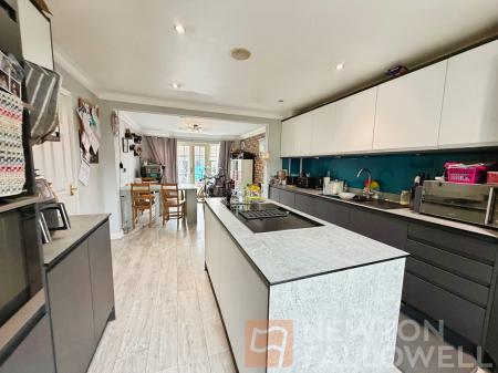 5 bedroom Terraced House for sale in King Henry Chase, Bretton, Peterborough, PE3