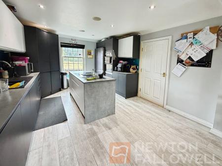 5 bedroom Terraced House for sale in King Henry Chase, Bretton, Peterborough, PE3