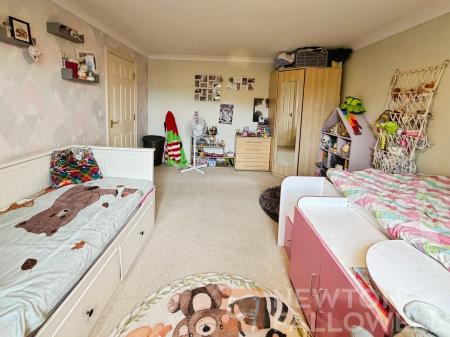 5 bedroom Terraced House for sale in King Henry Chase, Bretton, Peterborough, PE3