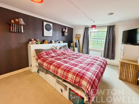 5 bedroom Terraced House for sale in King Henry Chase, Bretton, Peterborough, PE3