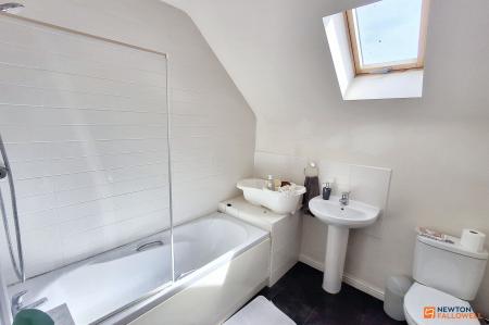 2 bedroom Terraced House for sale in Manor Drive, Gunthorpe, Peterborough, PE4