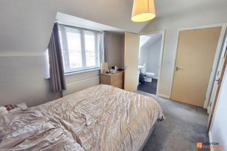 2 bedroom Terraced House for sale in Manor Drive, Gunthorpe, Peterborough, PE4