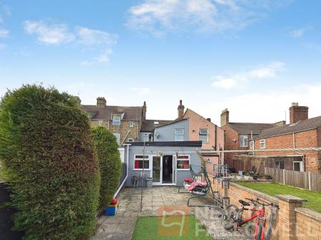 5 bedroom Terraced House for sale in Cromwell Road, Peterborough, PE1