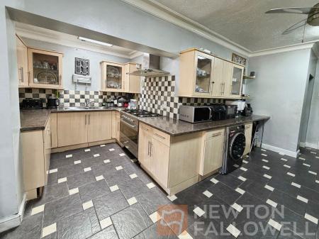 5 bedroom Terraced House for sale in Cromwell Road, Peterborough, PE1