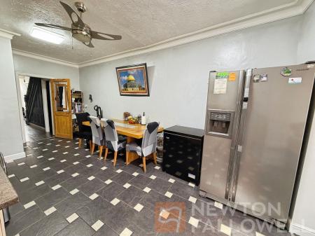 5 bedroom Terraced House for sale in Cromwell Road, Peterborough, PE1