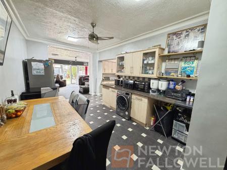 5 bedroom Terraced House for sale in Cromwell Road, Peterborough, PE1