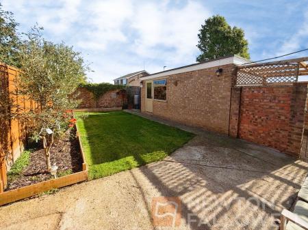 3 bedroom Semi-detached house for sale in Borrowdale Close, Gunthorpe, Peterborough, PE4