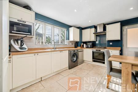 5 bedroom Link detached house for sale in Leaf Avenue, Hampton Hargate, Peterborough, PE7