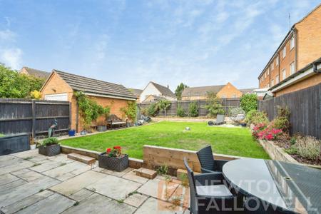 5 bedroom Link detached house for sale in Leaf Avenue, Hampton Hargate, Peterborough, PE7
