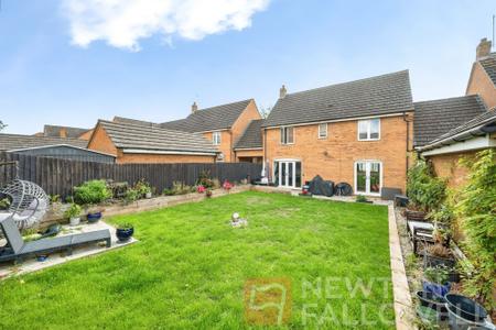 5 bedroom Link detached house for sale in Leaf Avenue, Hampton Hargate, Peterborough, PE7