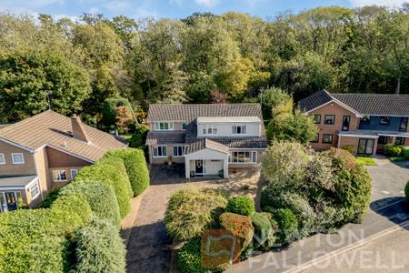 4 bedroom Detached house for sale in Westhawe, Bretton, Peterborough, PE3