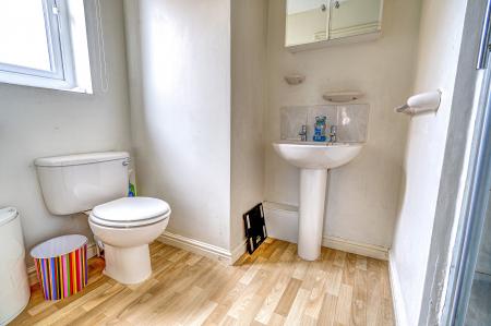 4 bedroom Detached house for sale in Chatsworth Road, Creswell S80