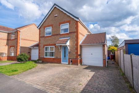 4 bedroom Detached house for sale in Chatsworth Road, Creswell S80