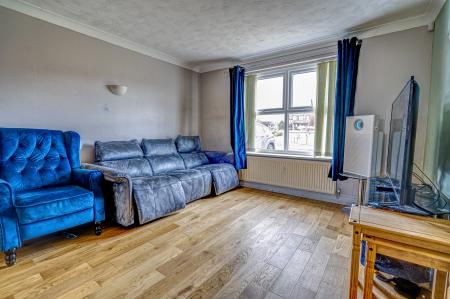 4 bedroom Detached house for sale in Chatsworth Road, Creswell S80