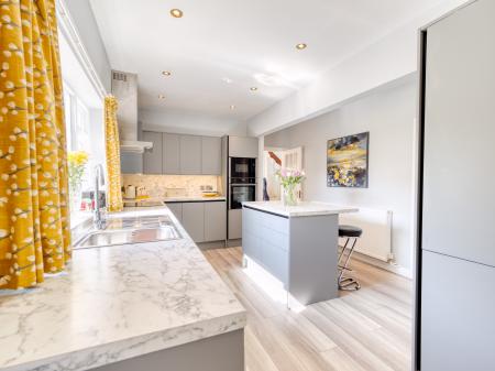 4 bedroom Detached house for sale in High Street, Whitwell, S80