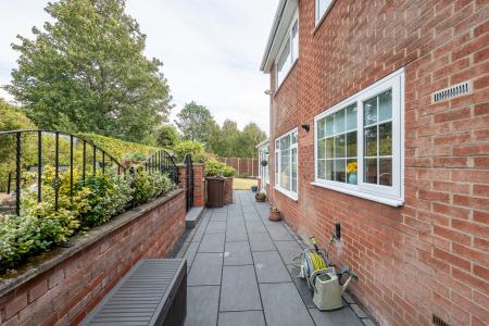 4 bedroom Detached house for sale in Holmefield Close, Worksop, S81