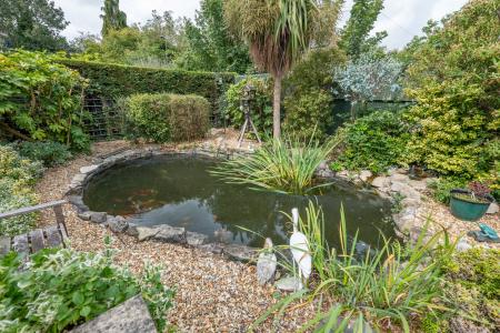 4 bedroom Detached house for sale in Holmefield Close, Worksop, S81