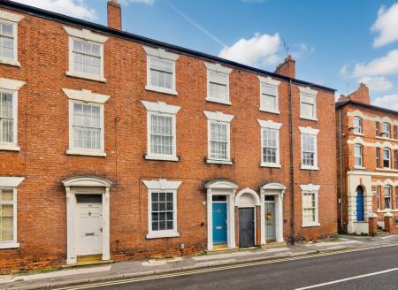 3 bedroom Terraced House for sale in Park Street, Worksop, S80